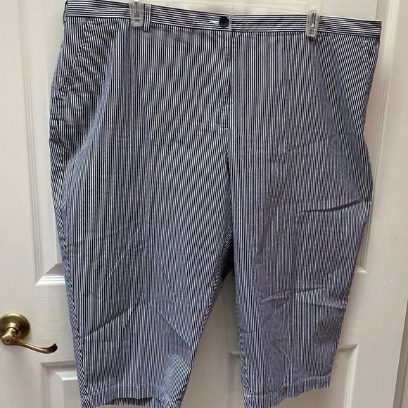Q Lands End casual blue pinstriped stretch plus size capris size 24WP - Picture 1 of 3